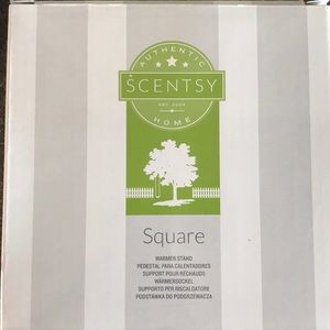 Scentsy “Square”   #98